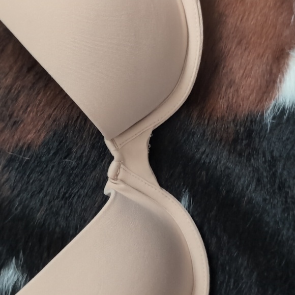 Skims Plunge Nude Bra - Picture 5 of 5